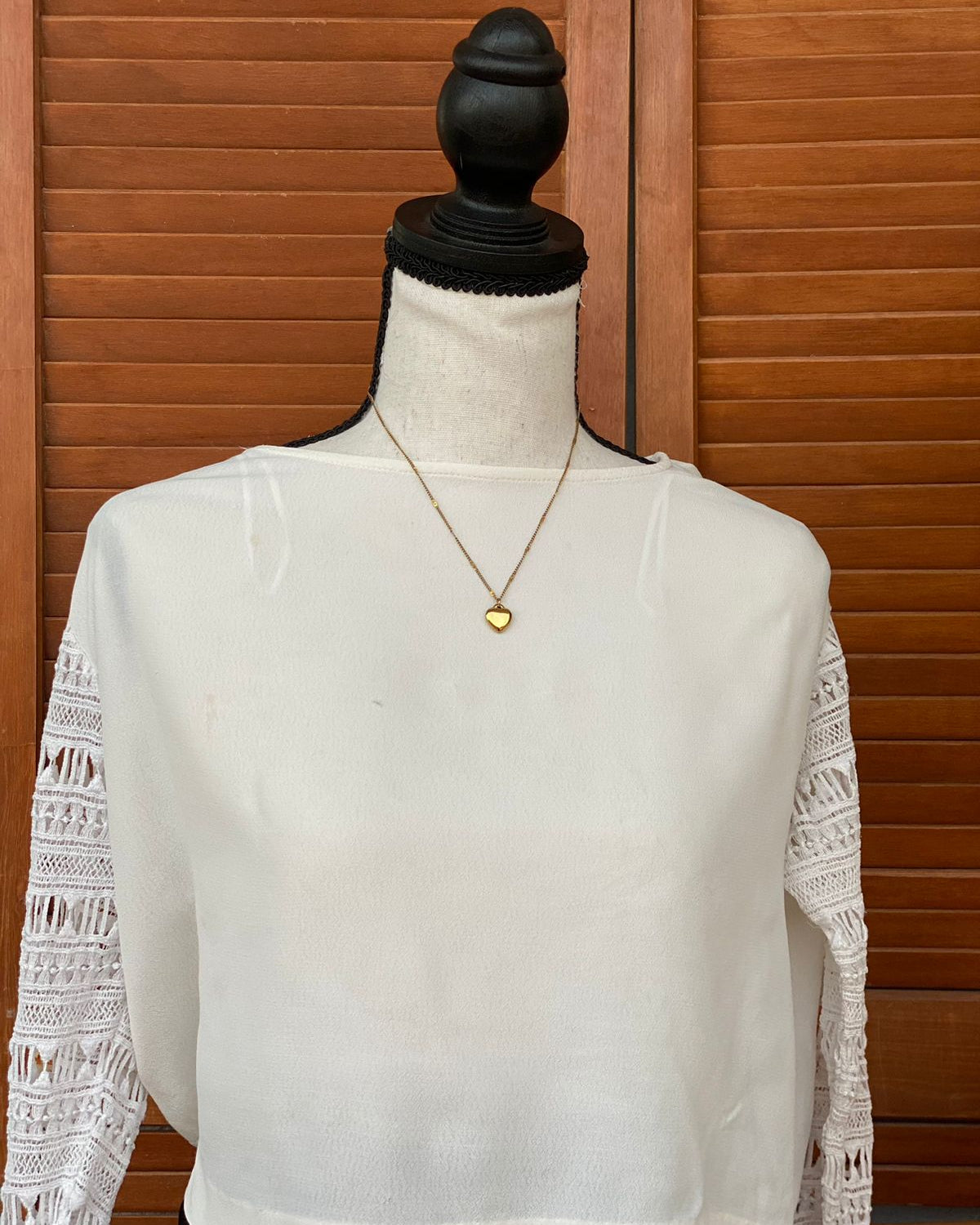 Blusa blanca con mangas