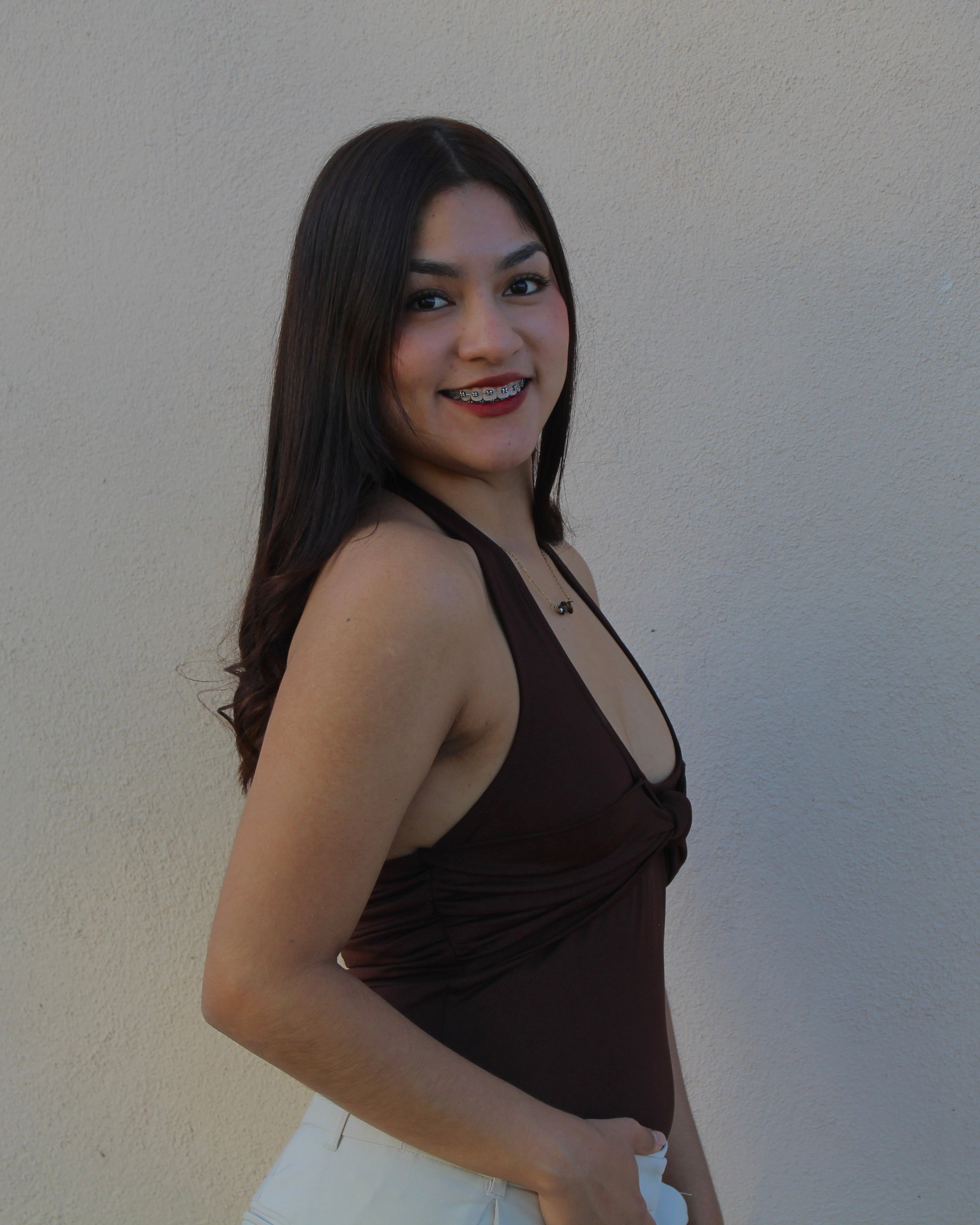 Blusa marrón con nudo central